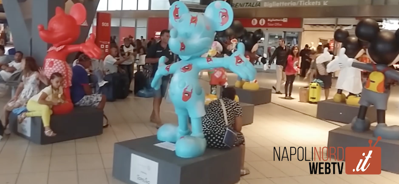 Topolino alla Stazione Centrale di Napoli: la mostra della Disney si potrà visitare fino al 24 luglio. VIDEO
