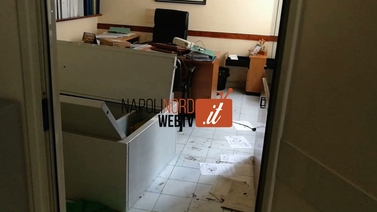 Furto alla scuola media Siani di Villaricca, ladri via con 21 computer e i soldi delle gite. Video