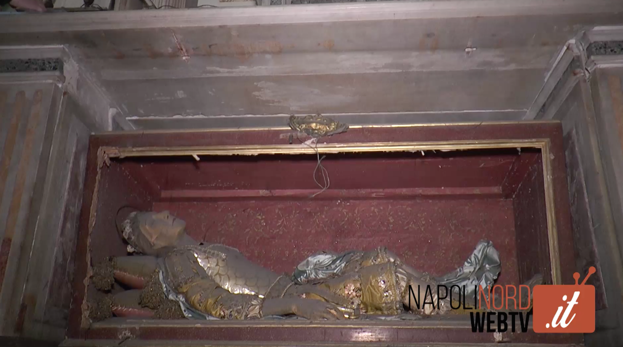 Viaggio nella cappella di Santa Maria Addolorata a Giugliano dove ci sono le spoglie di San Feliciano Martire. Video