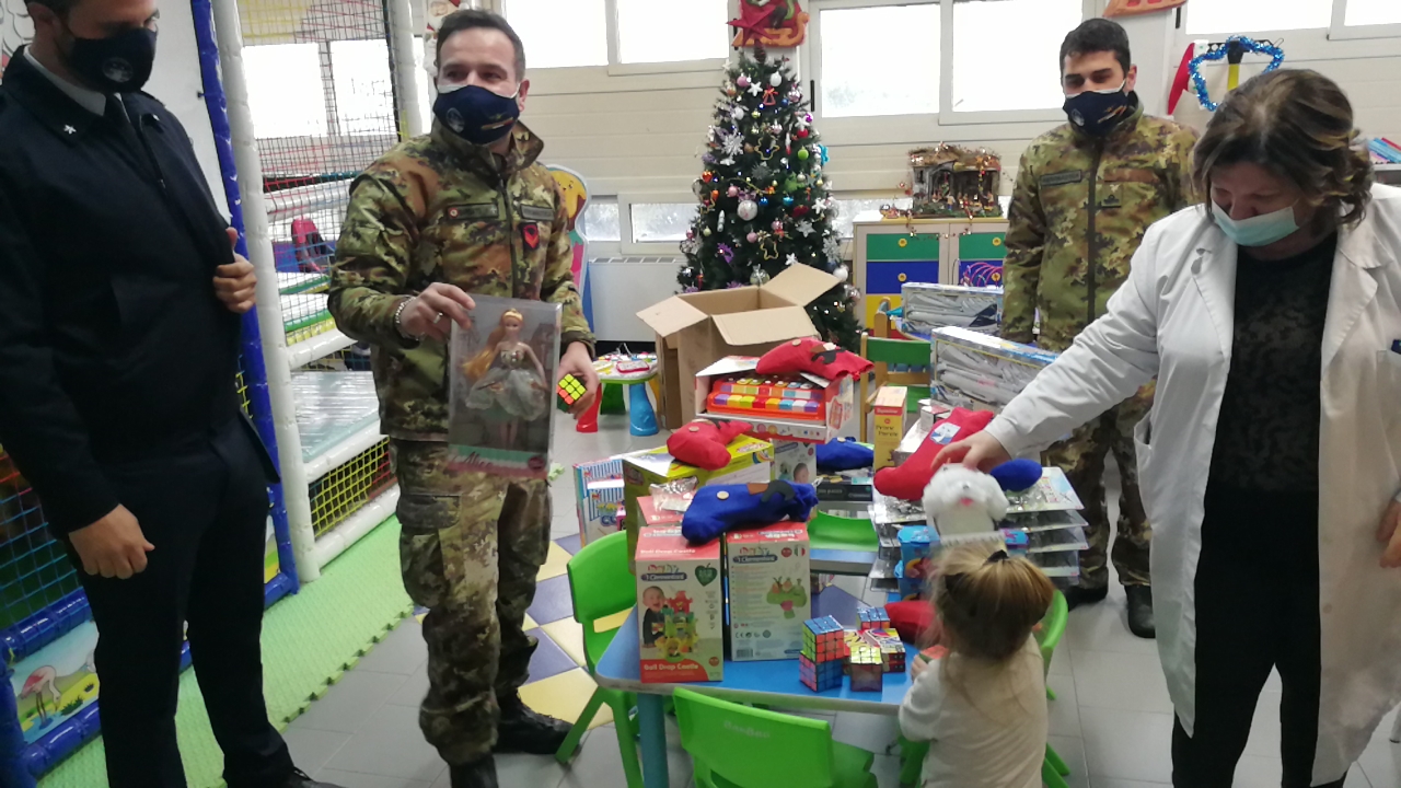 “Operazione BefanaGrram” per i bambini di Giugliano: giochi e tradizionali calze donate dal 22° Gruppo Radar dell’Aeronautica Militare VIDEO